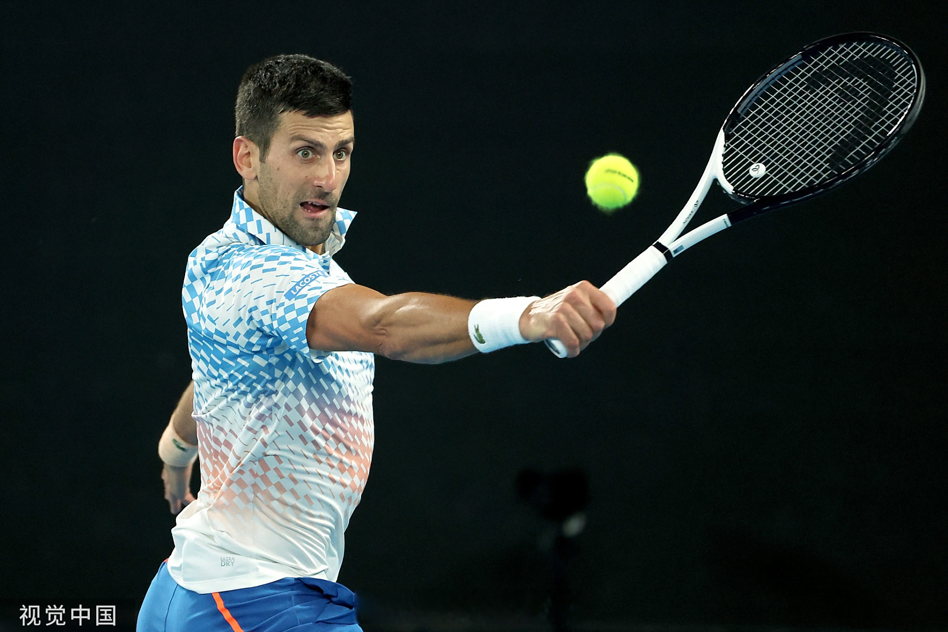 世界网球队鏖战澳大利亚网球队，德约科维奇关键制胜的简单介绍