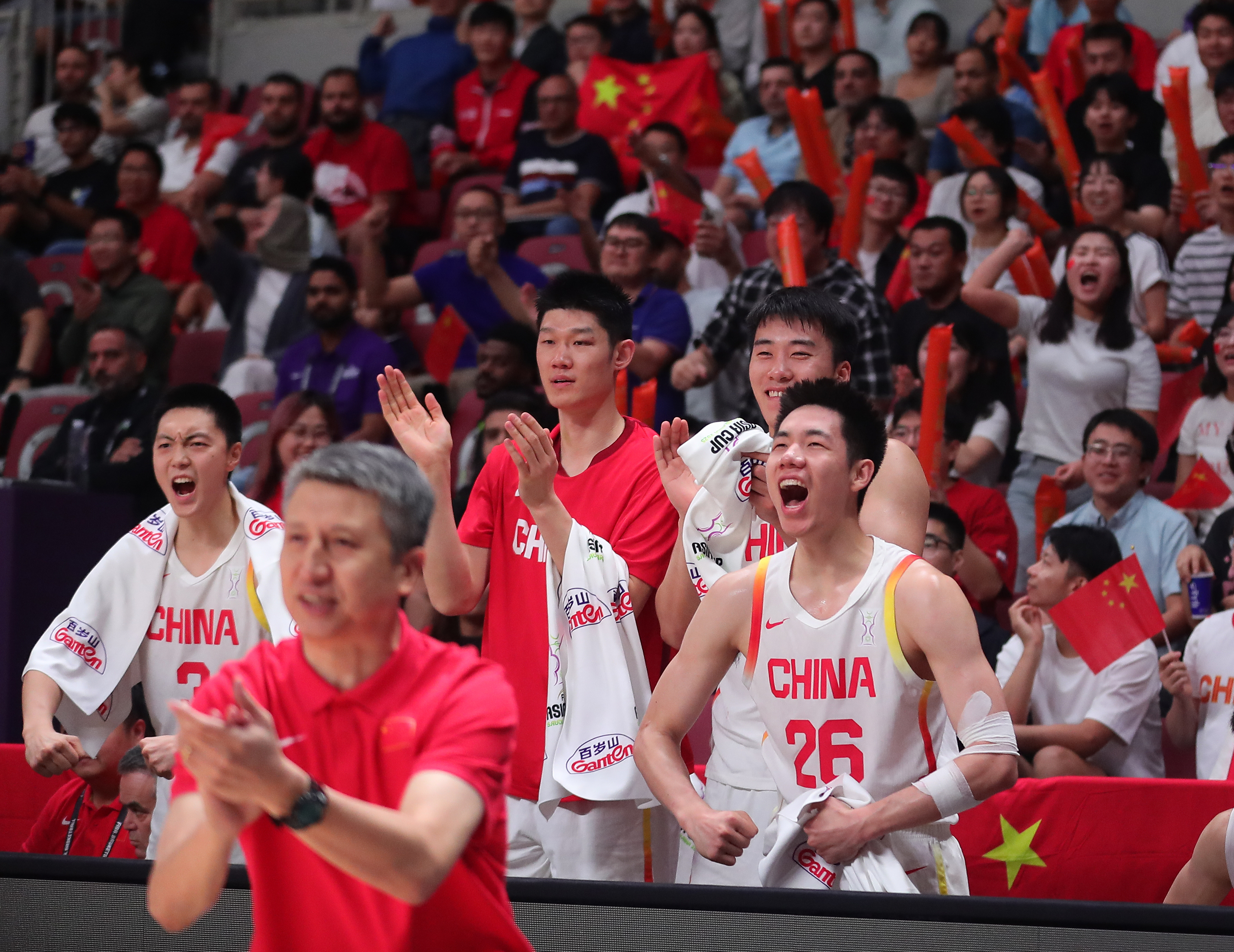 一支中国籃球隊在最新比賽中取得胜利