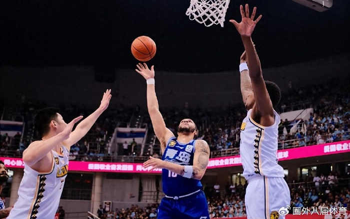 青岛不敌北京，外援发挥低迷，全队表现较为疲惫的简单介绍