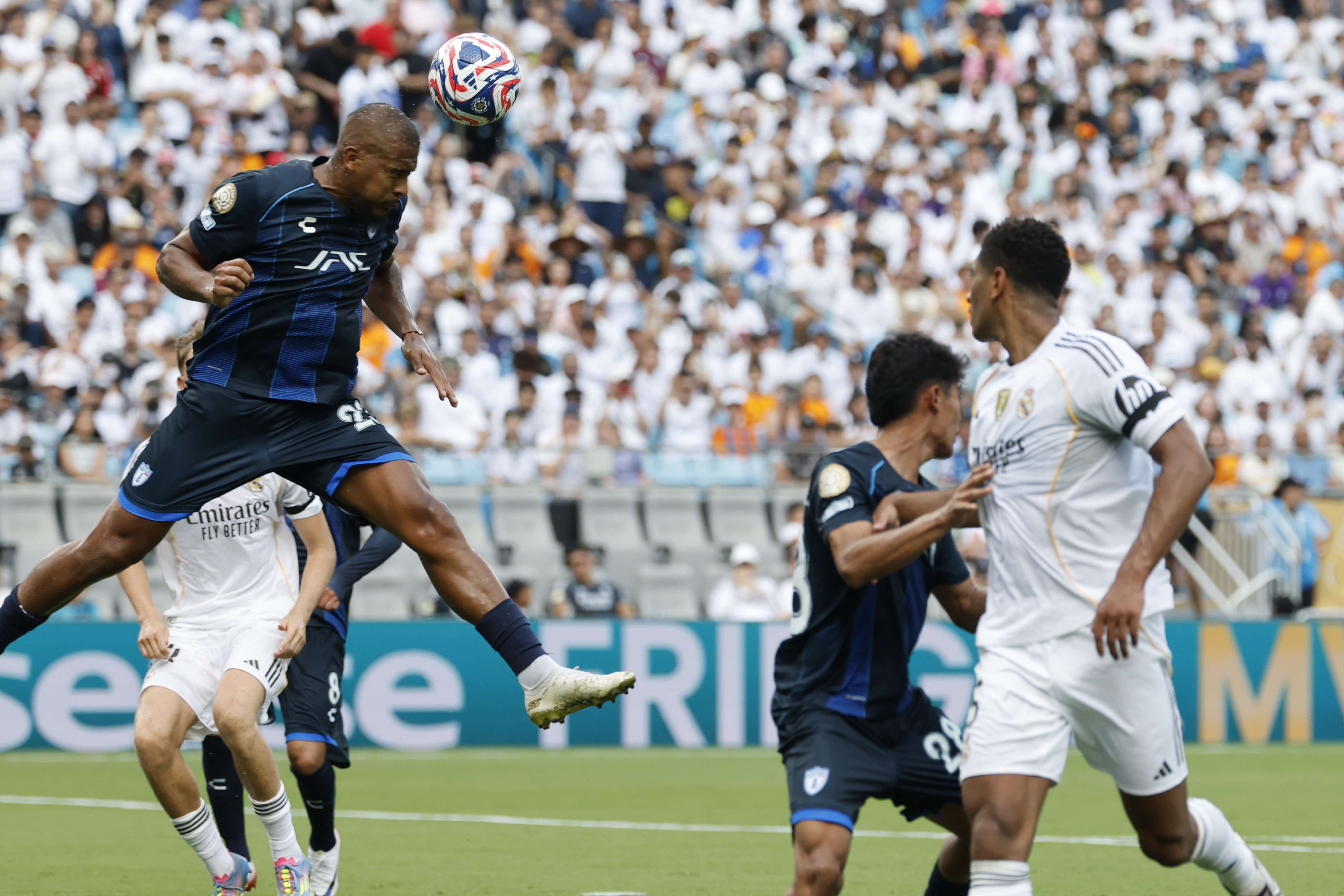 关于战意十足：帕丘卡世俱杯热身赛回顾的信息