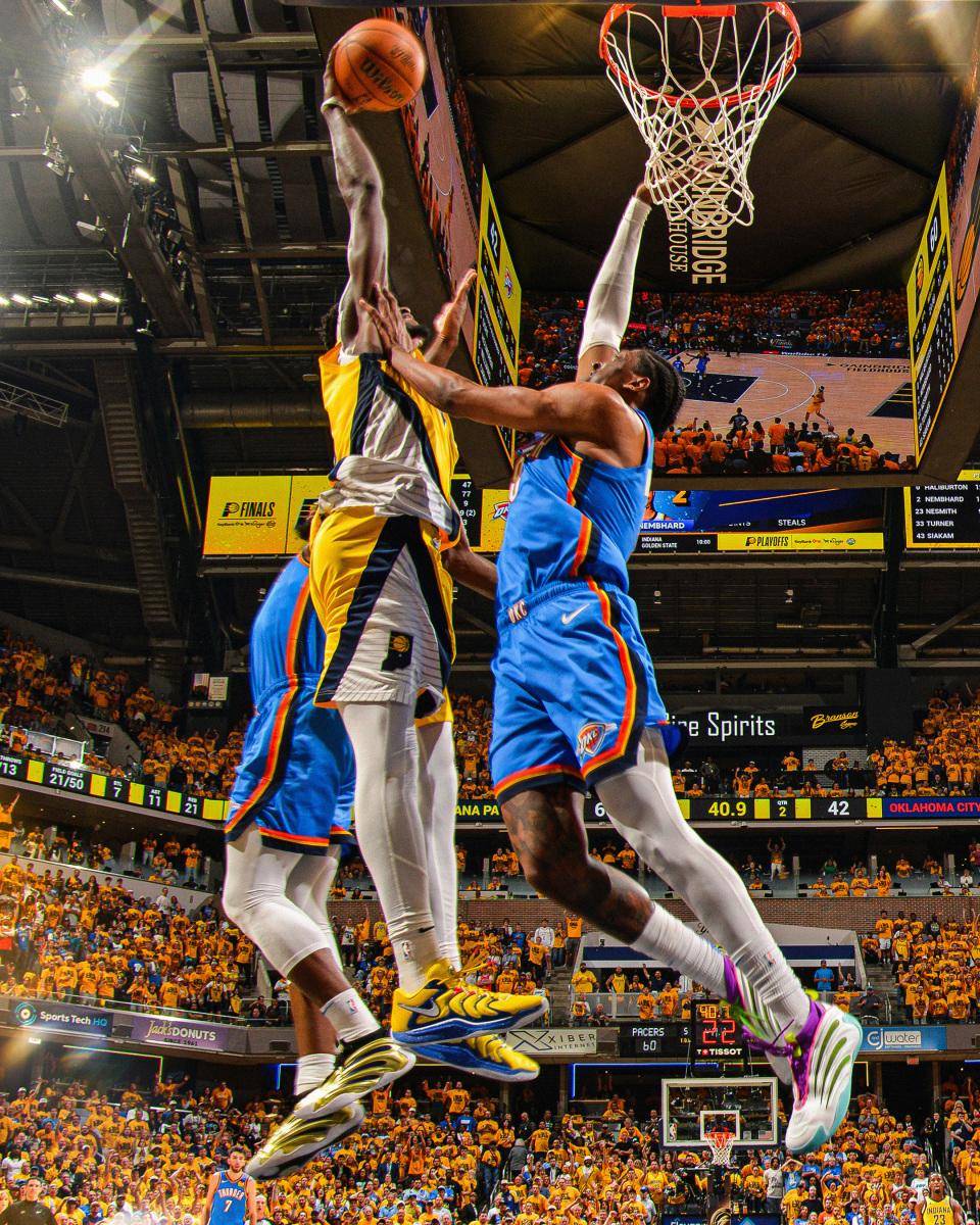 中国男篮轻取雷霆，艾顿三分雨点燃全场的简单介绍