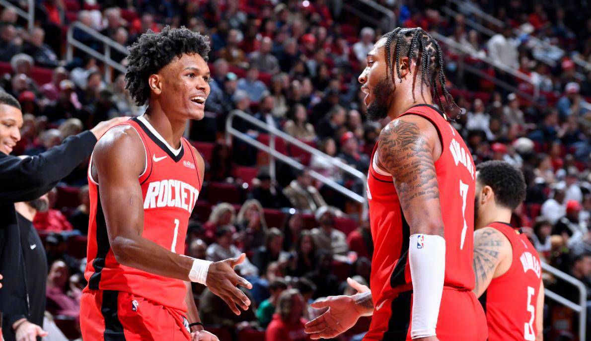 福建队鏖战尼克斯，伦纳德带队取胜