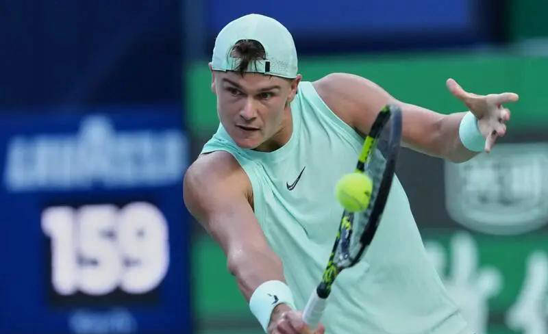 关于拉沃尔杯逆转ATP总决赛，鲁德关键制胜的信息