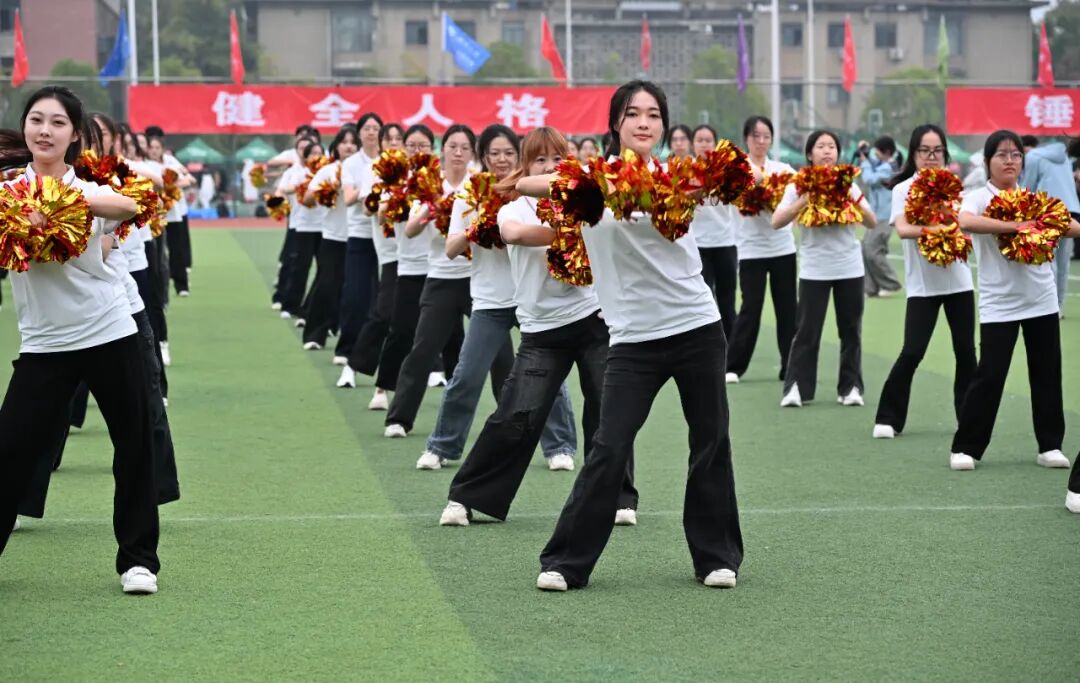 包含体育精神闪耀!女子队伍踢出真实技术与激情的词条 包含体育精神闪耀!女子队伍踢出真实技术与激情的词条