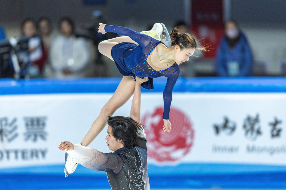 关于乌克兰双人滑雌雄难分夺得冠军创佳绩的信息