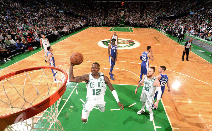 包含莱万蒂内斯主场险胜，维持积分稳定的词条