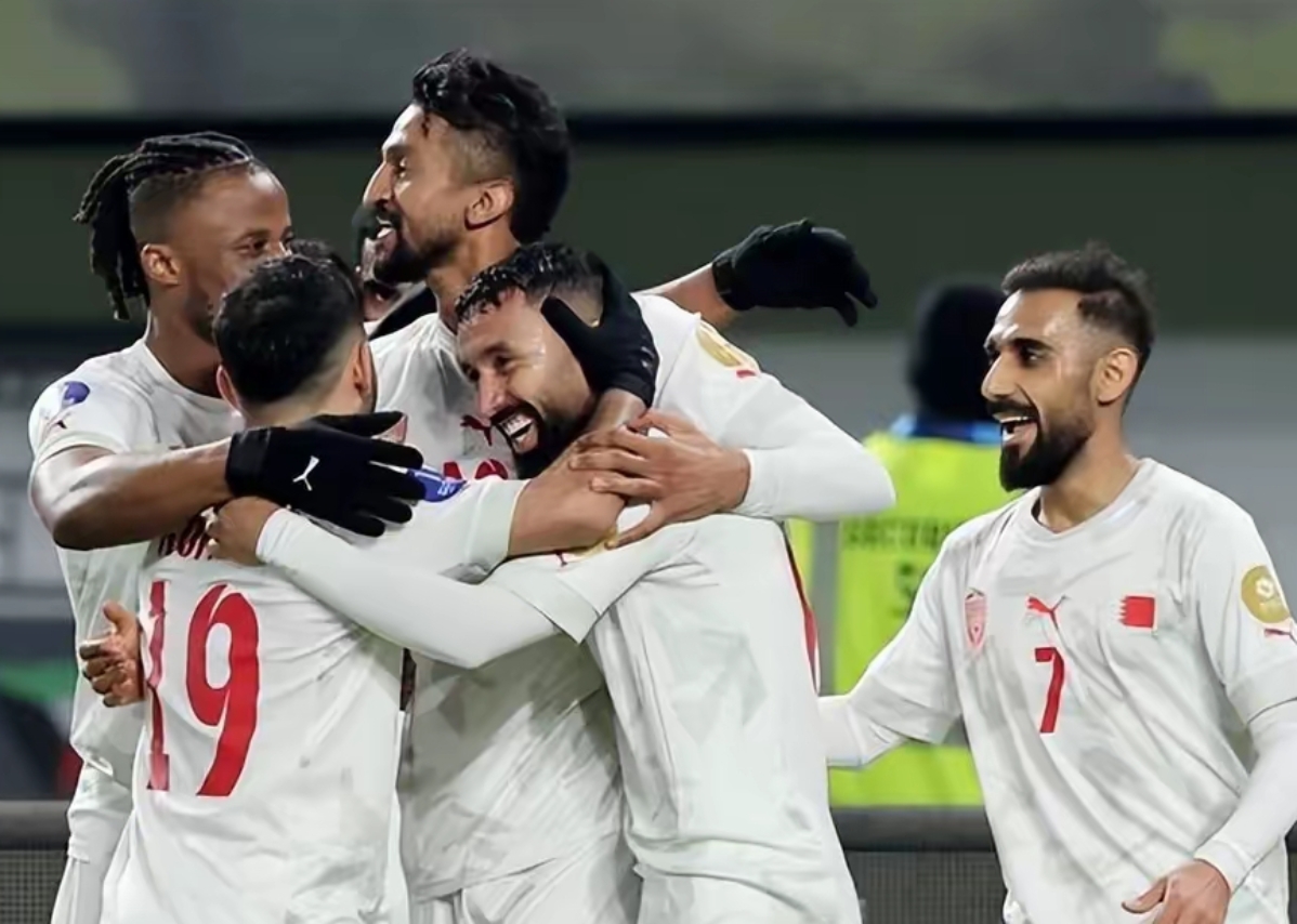 包含球员们全神贯注，决战之际气氛紧张的词条