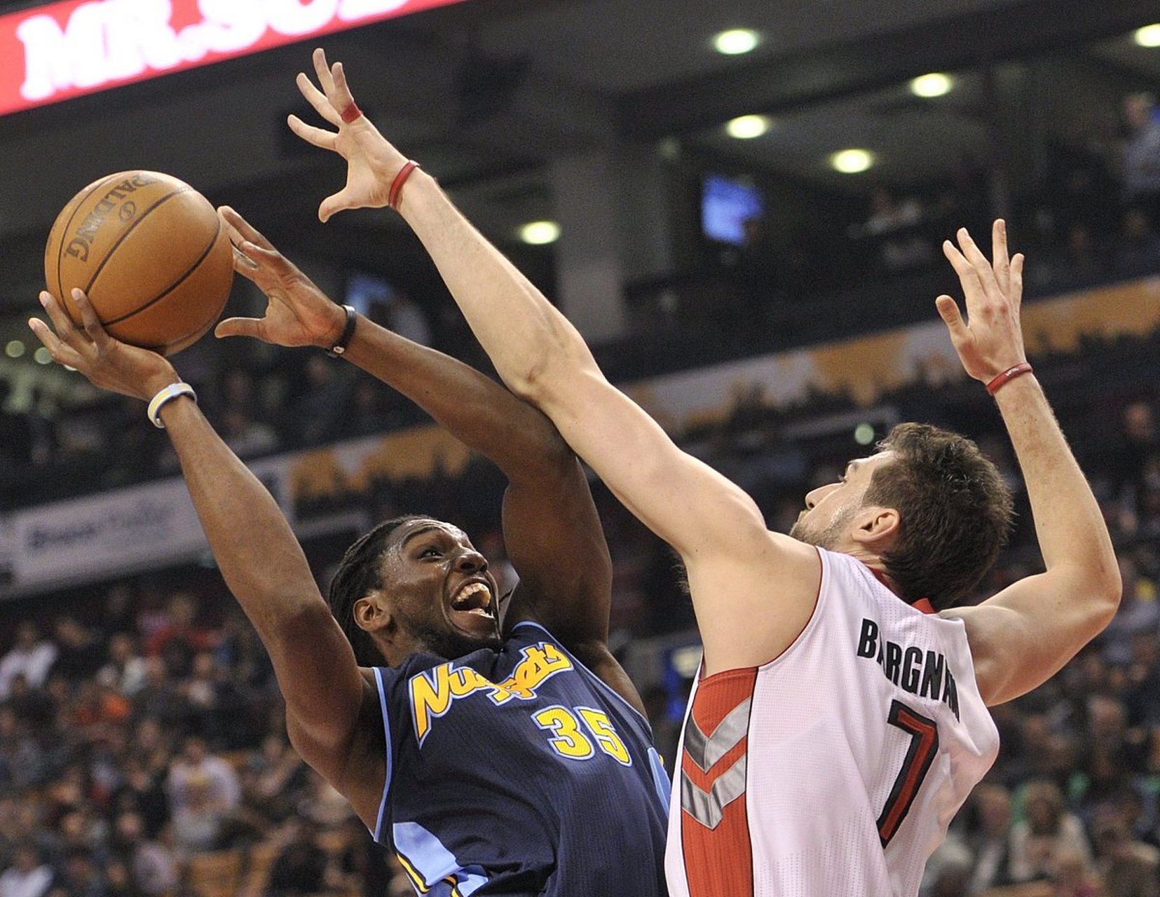 猛龙首发表现抢眼轻松击败对手的简单介绍