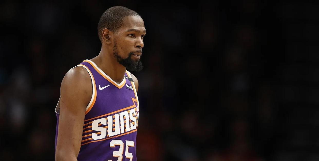 尼克斯横扫深圳队，杜兰特点燃赛场