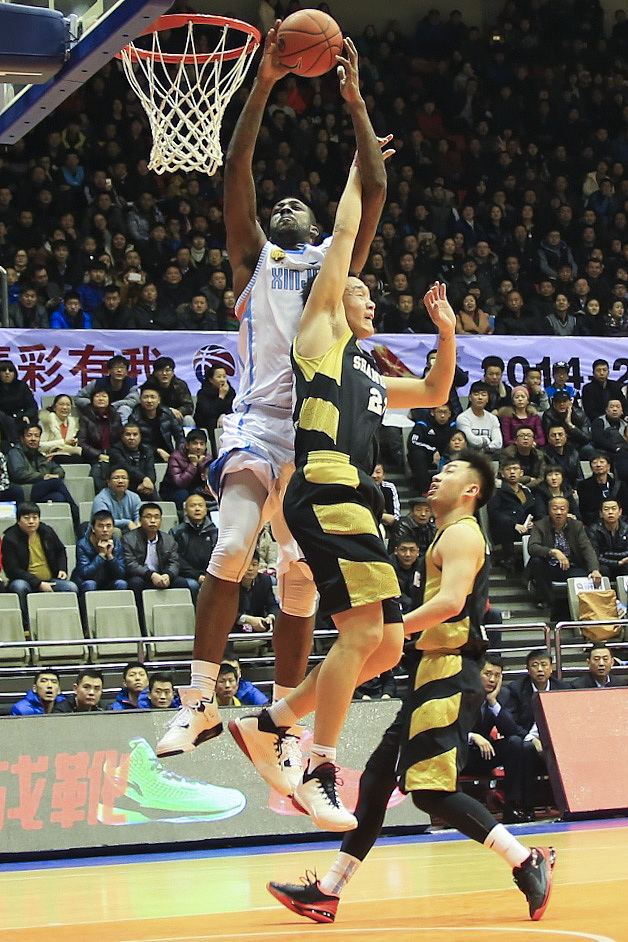 南韩男篮血洗掘金，艾顿制霸全场的简单介绍