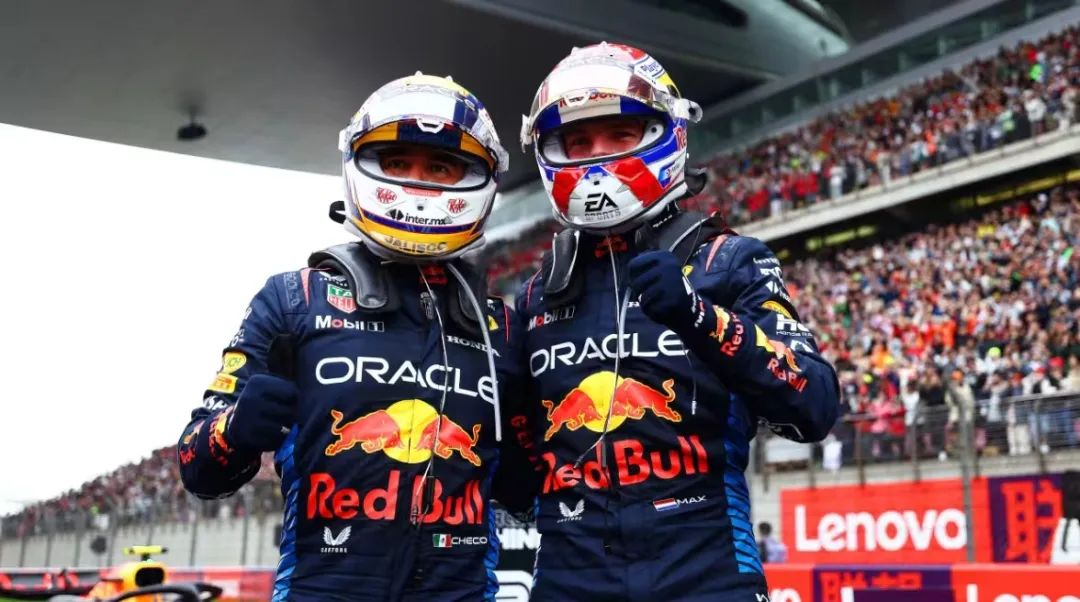 阿斯顿马丁碾压哈斯车队，佩雷兹关键制胜