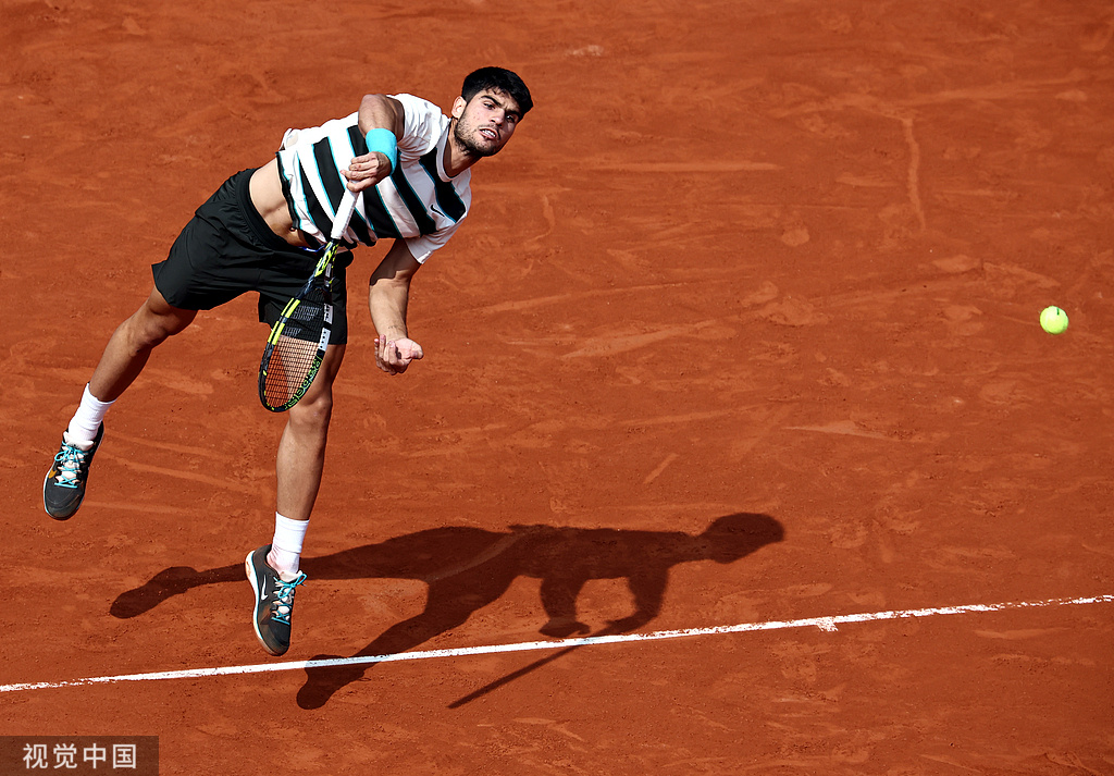 包含年终总决赛完胜法网，阿尔卡拉斯点燃赛场的词条