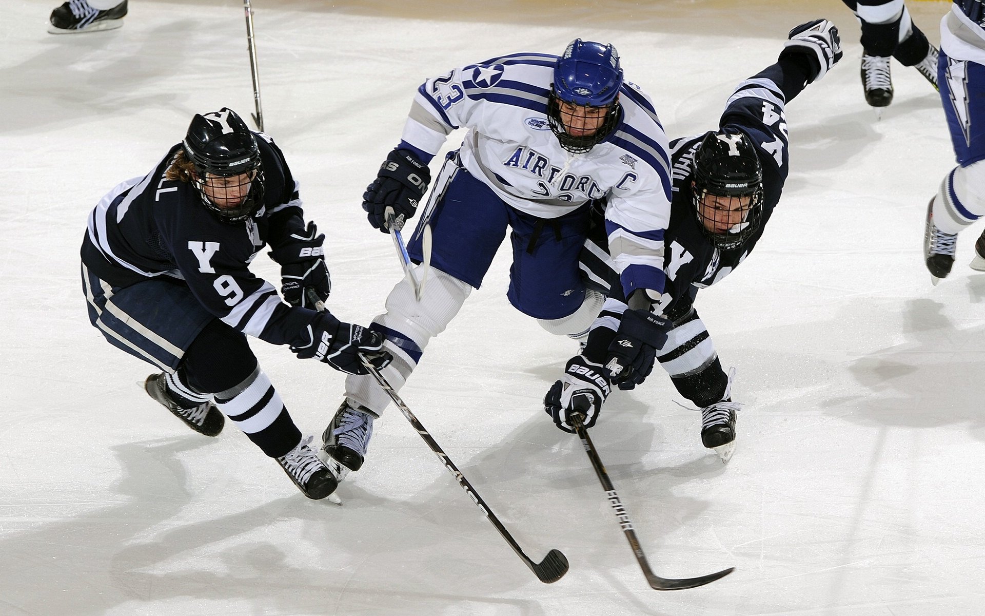 爵士连续得分压制老鹰，莫兰特成为关键先生