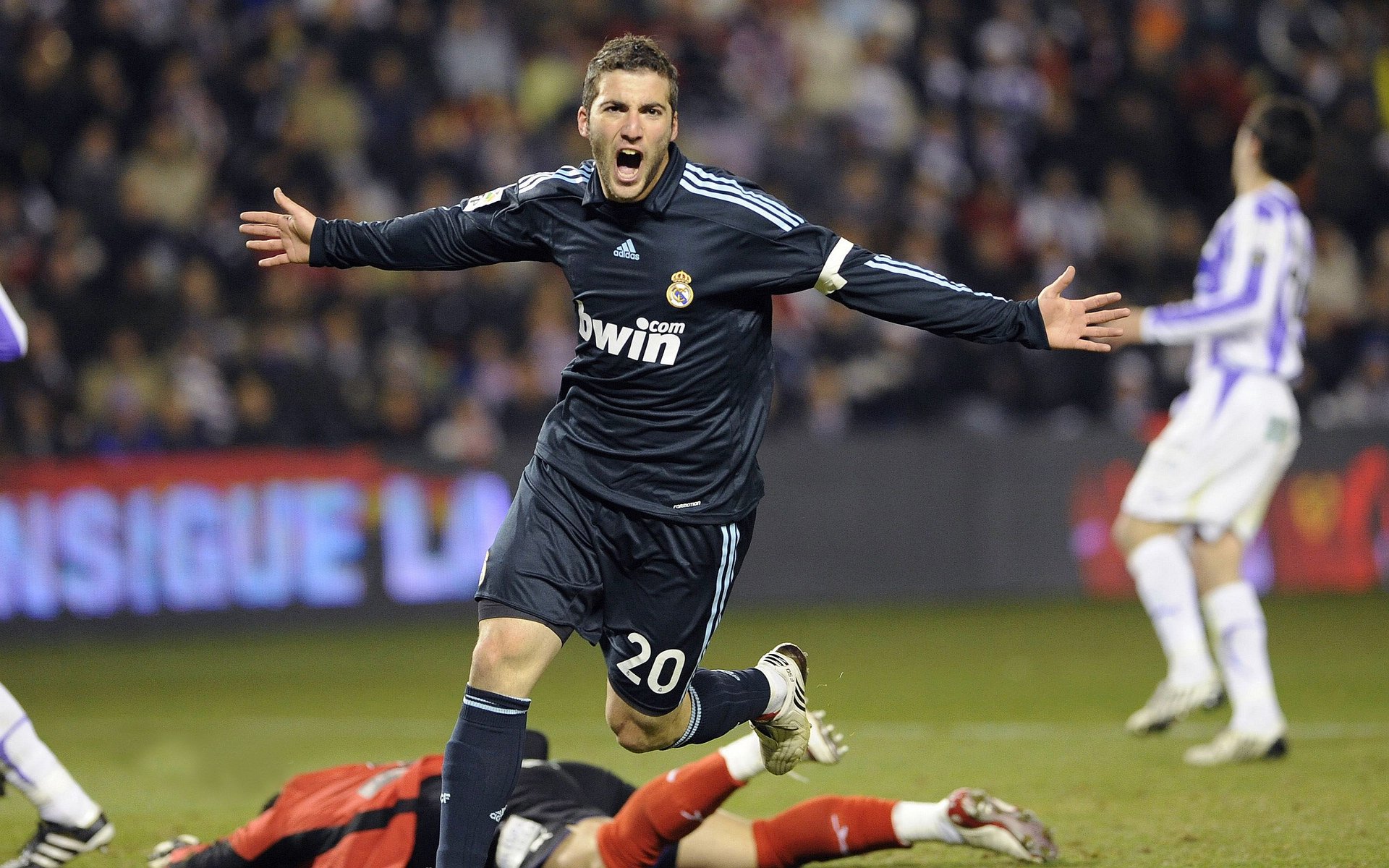 塞维利亚的钢铁脊梁,卡塞米罗一肩扛起全队,碾压葡萄牙的战术革命